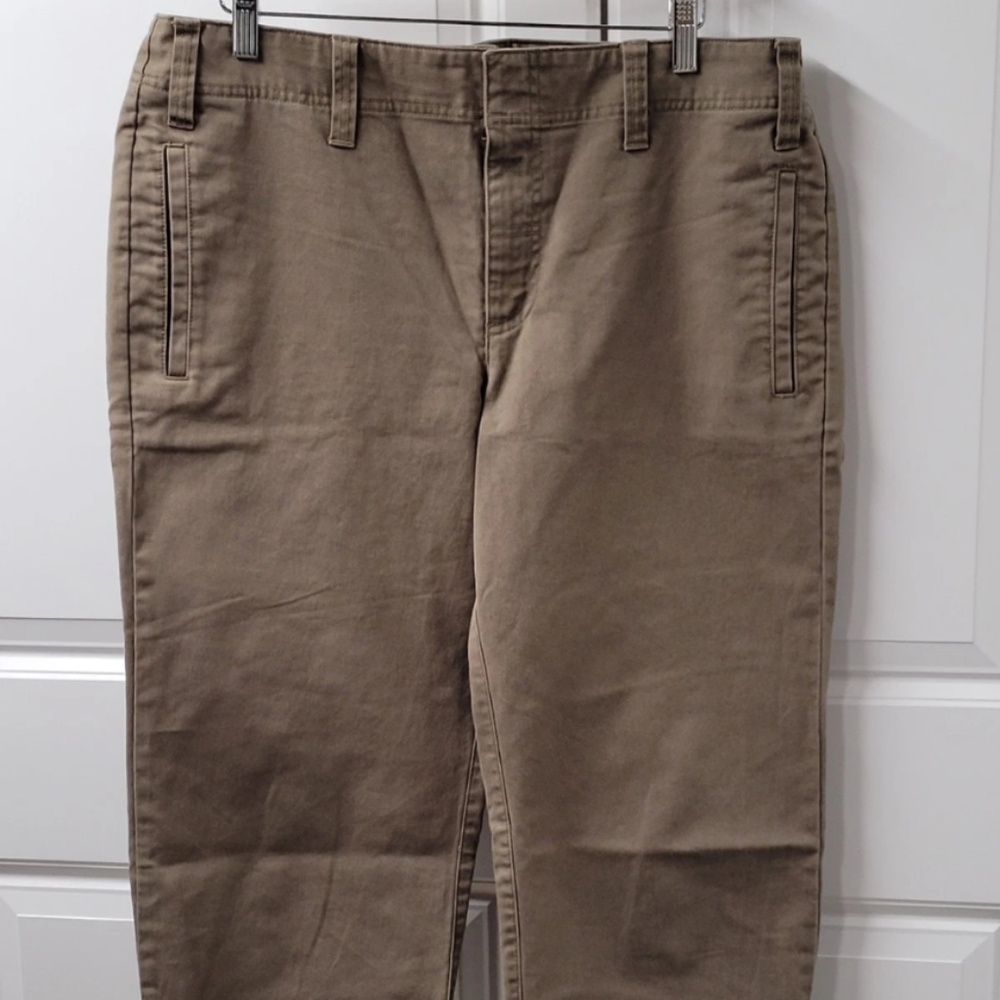 Tommy Hilfiger Women's Capri Size: 12 Pockets